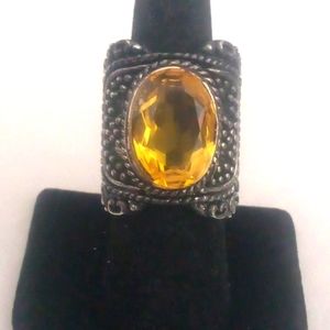 Big 20ct yellow 💛 topaz vintage ring. Sent rhodium coated silver Size 8 🤗